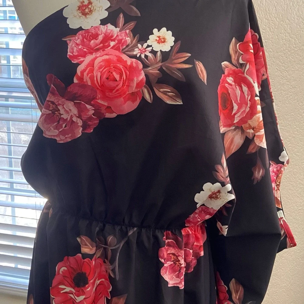 Black Floral Print Off-Shoulder Dress with split hem (slit), size M. New - Picture 2 of 11
